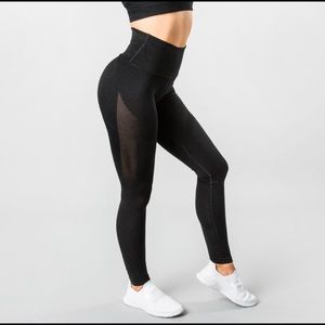 Alphalete Aero Legging in Black